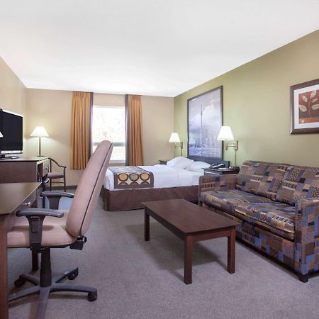 Super 8 By Wyndham Midland Hotel Ngoại thất bức ảnh